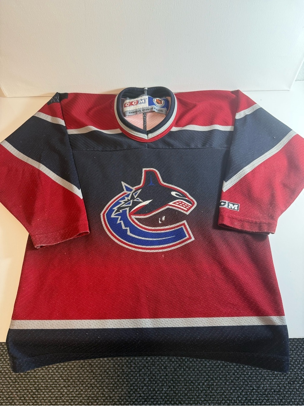 VINTAGE VANCOUVER CANUCKS JERSEY SHIRT CcmLONG SLEEVE YOUTH SIZE 6/8NHL